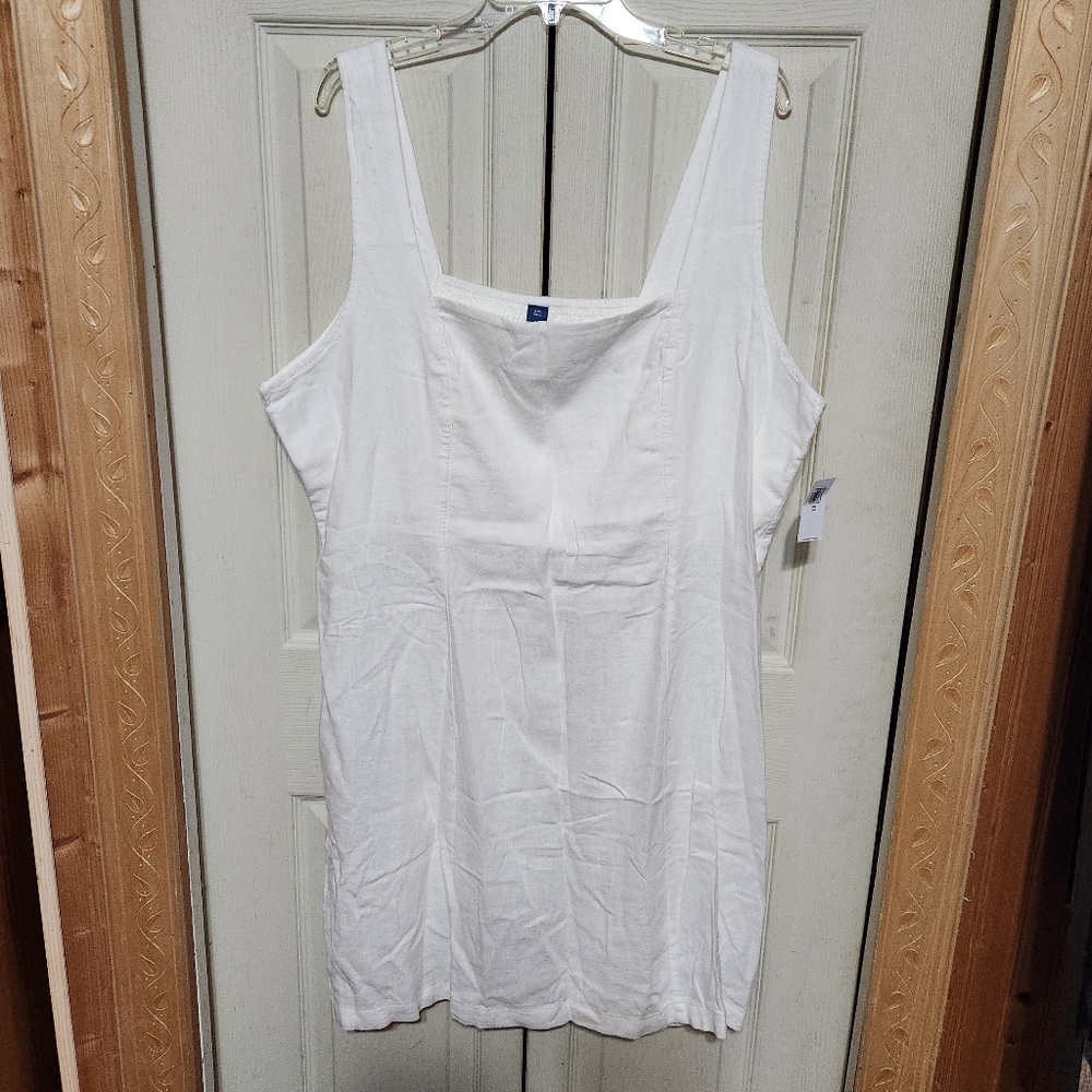 Women's White Sleeveless Top